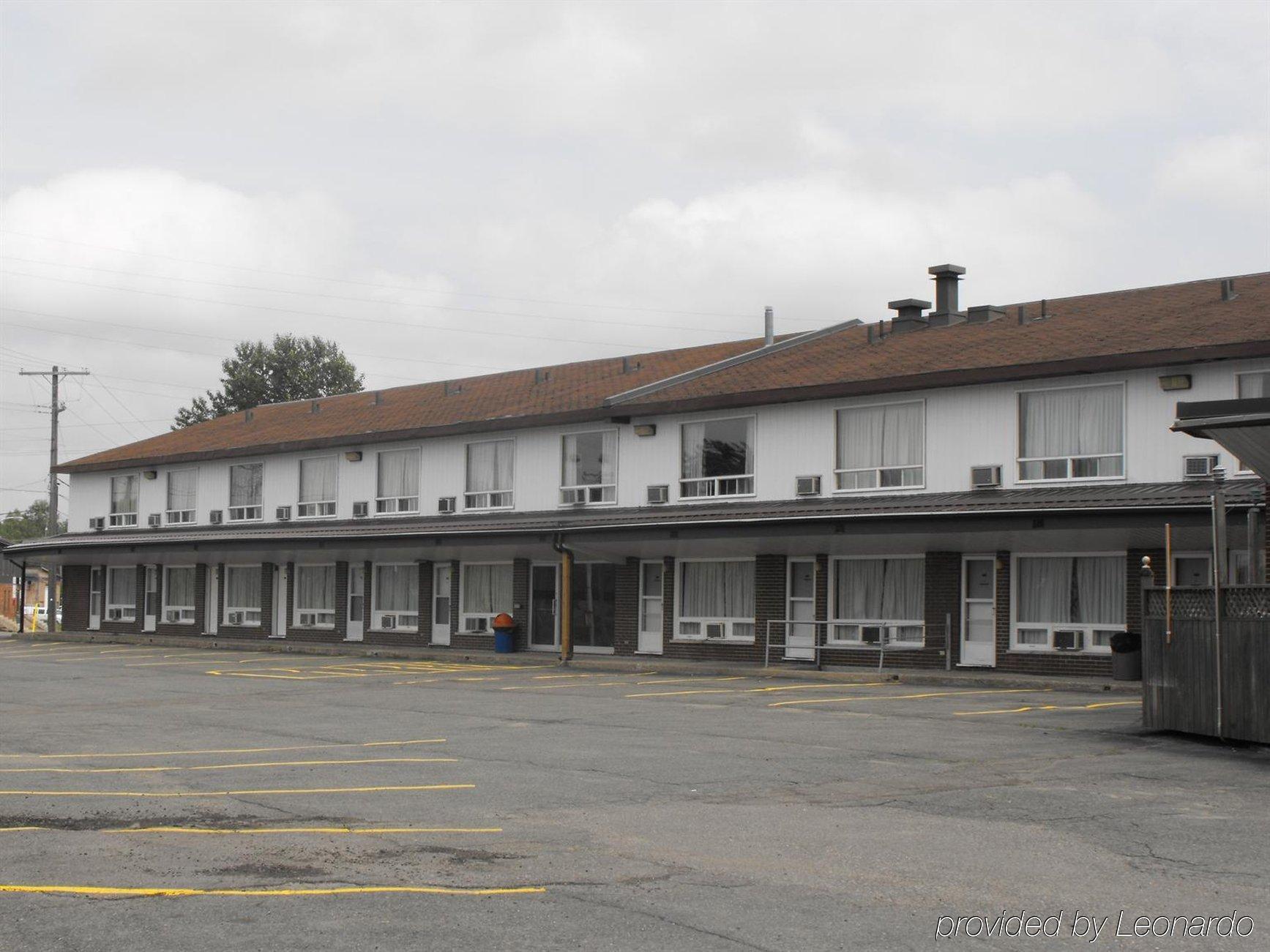 Super 8 By Wyndham Kirkland Lake Luaran gambar